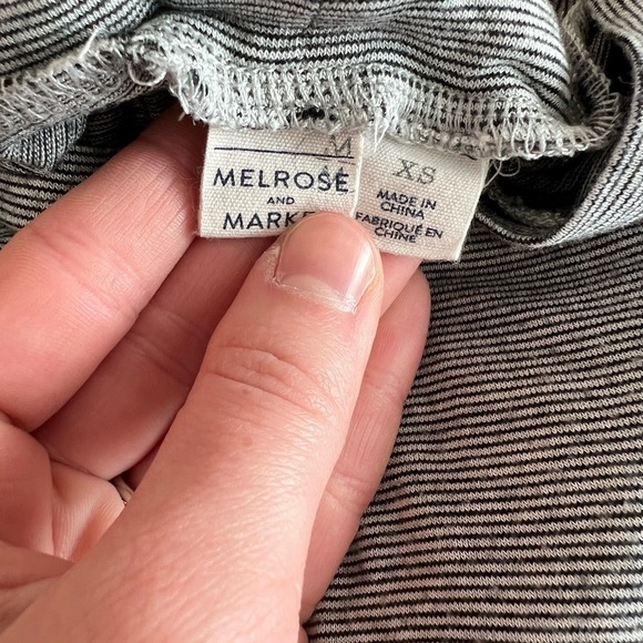 MEL rose Market Women’s Gray Tee Size XS - Picture 4 of 4